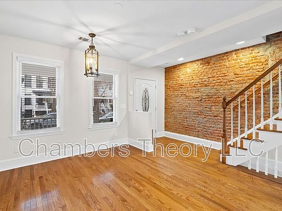 5th image of 619 Orleans Pl NE