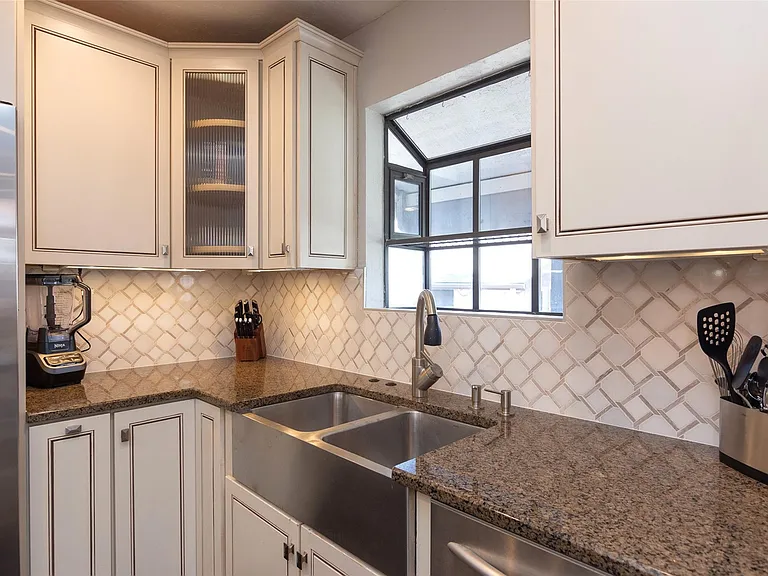 2410 Enfield Rd #10 — Photo 20
