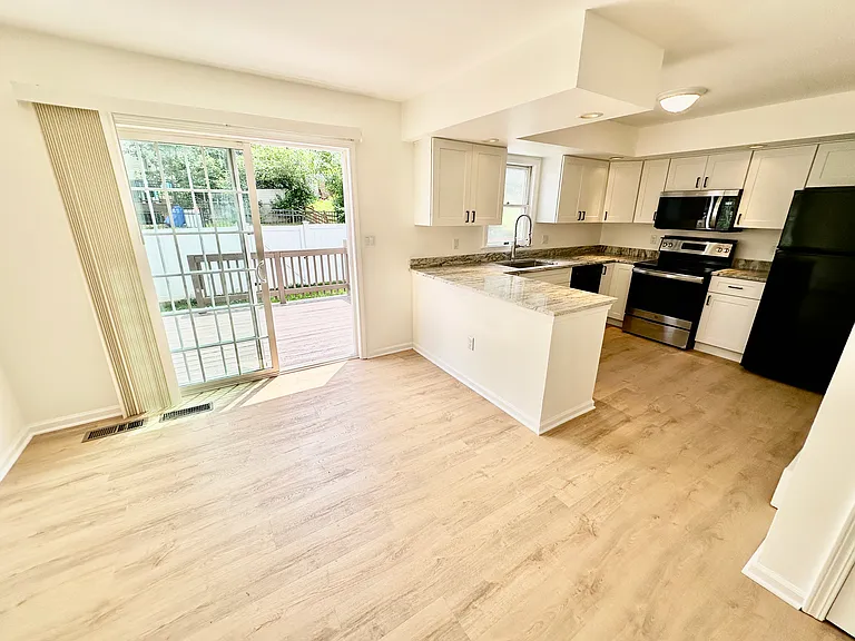 2220 Fox Run — Photo 9