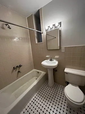 Rented by Salon Realty Corp | media 12