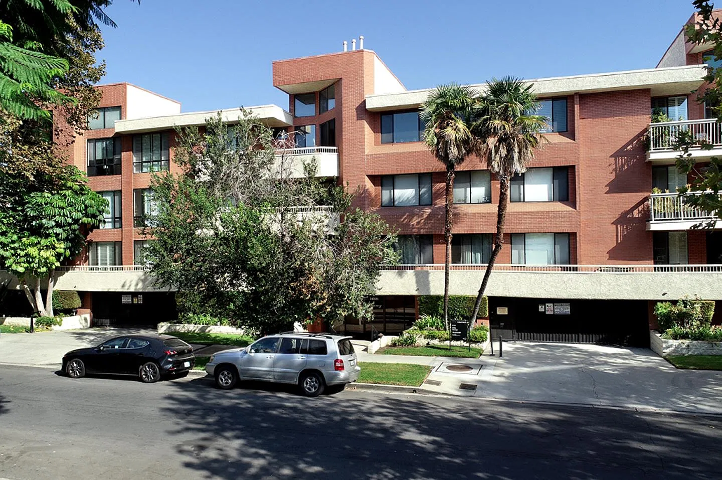 2 bed, 1864 sqft, $4,400 — Photo 1
