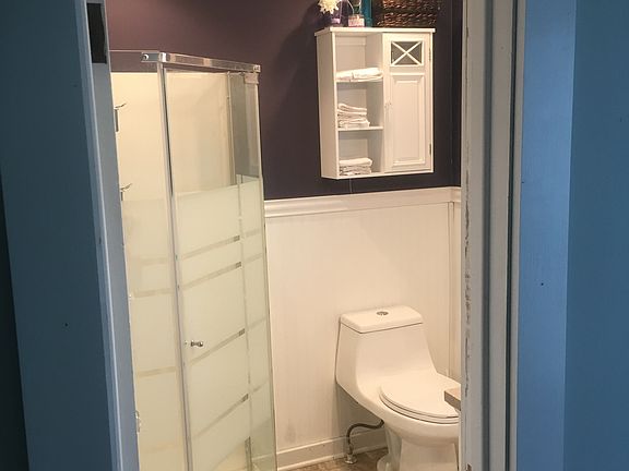 Upstairs bathroom 2