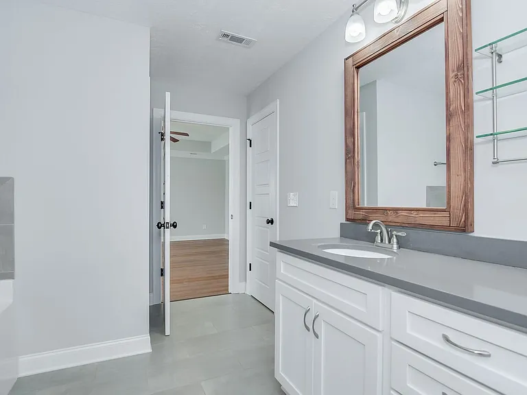 344 Colonnades Dr — Photo 38