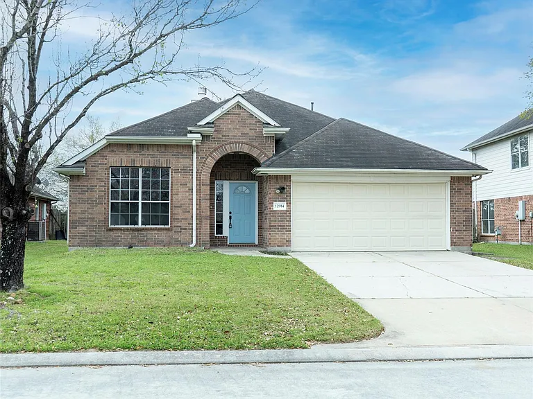 12914 Pinehall Ln — Photo 1