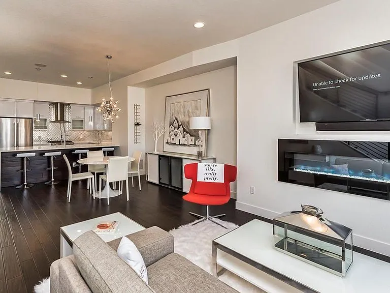 3040 N Wilson Ct #3 — Photo 2