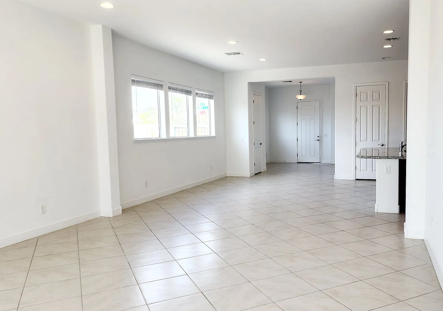 New 3 Bedroom Home In Zanjero Trails! — Photo 4