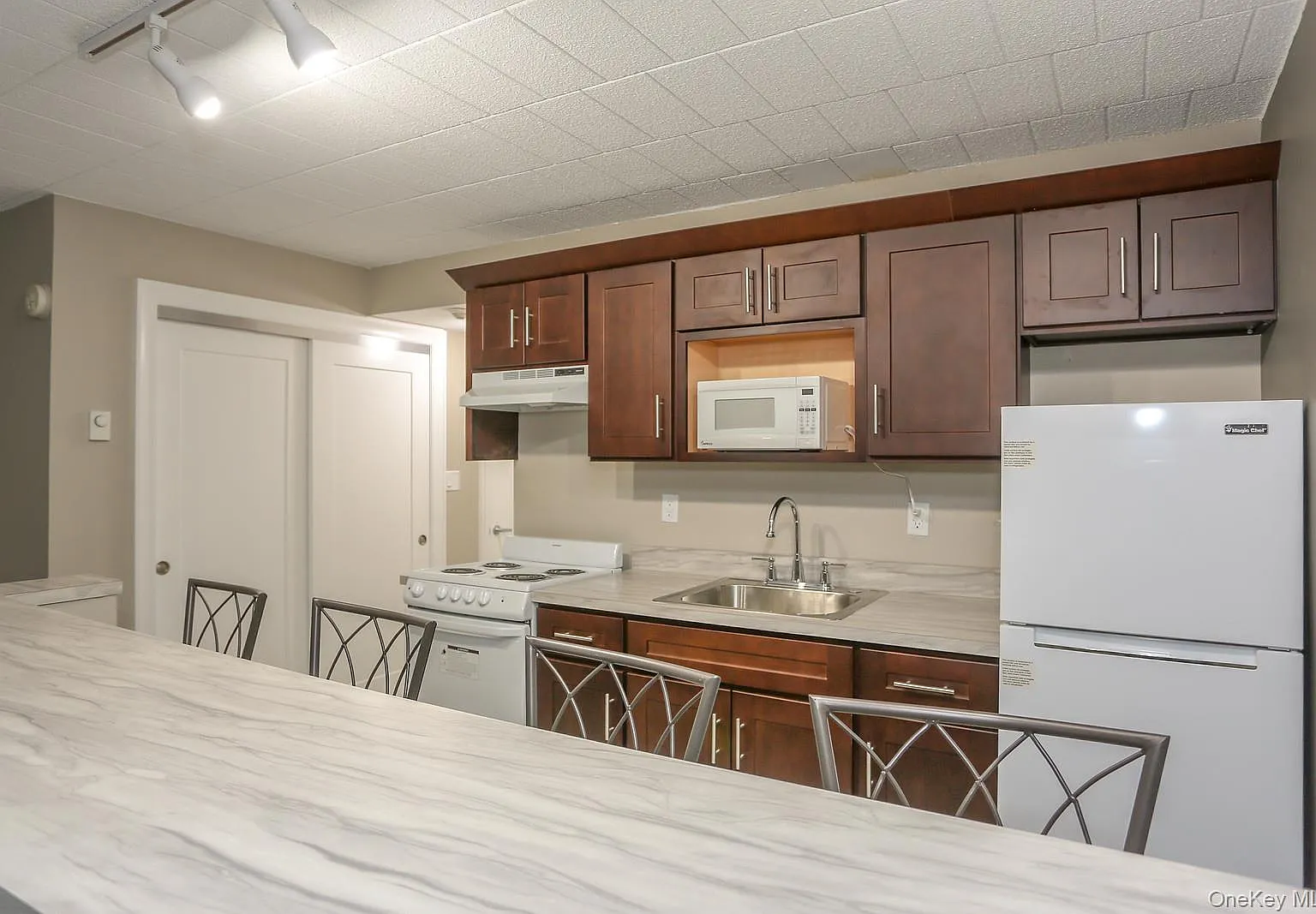Studio, 1.0 bath, 450 sqft, $1,800 — Photo 2
