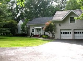 7704 Treelawn Dr, Brecksville, OH 44141