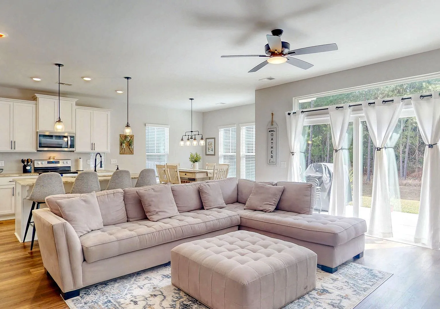 Spacious 4 bed, 2 bath Home with Neighborhood Amenities! — Photo 2