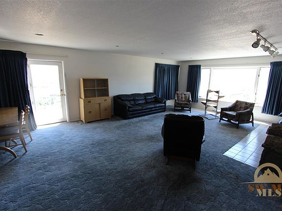 2nd image of 208 Blue Heron Dr