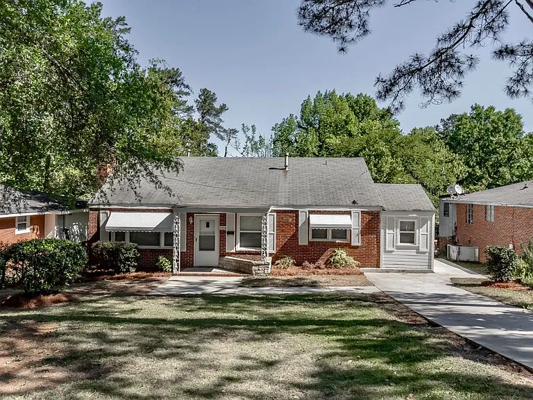 2709 Hazel St — Photo 1