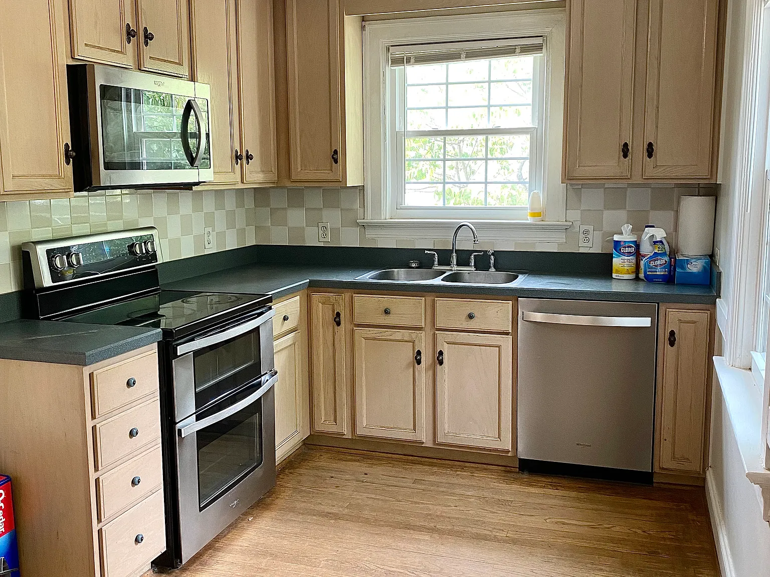 3 bed, 2.5 bath, 1582 sqft, $1,800 — Photo 3