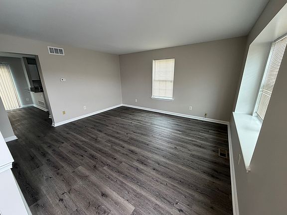 5th image of 100 Vincent Cir
