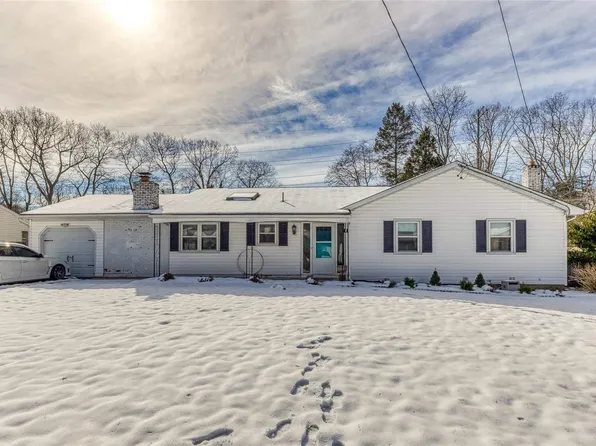 46 Mahogany Road, Rocky Point, NY 11778
