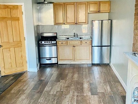 3rd image of 215 W 123rd St #2F