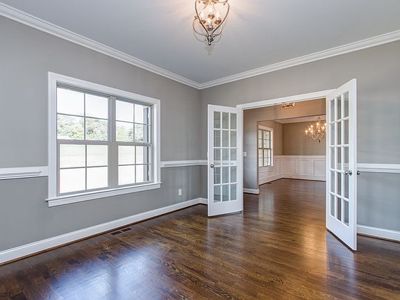 5th image of 705 Stoneway Ct