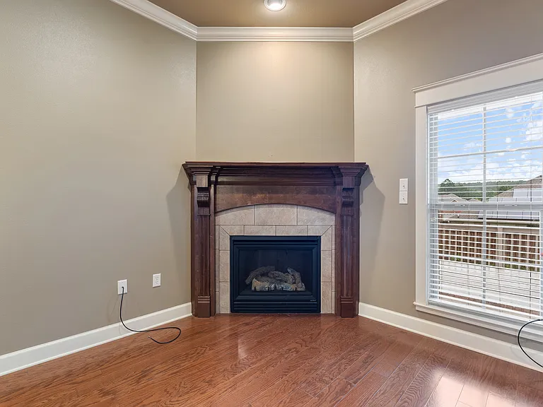1300 Edge Valley Dr N — Photo 4