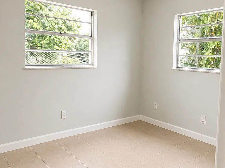 4315-4317 Cocoanut Rd — Photo 9