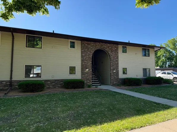 1755 Maricopa Dr APT B, Oshkosh, WI 54904
