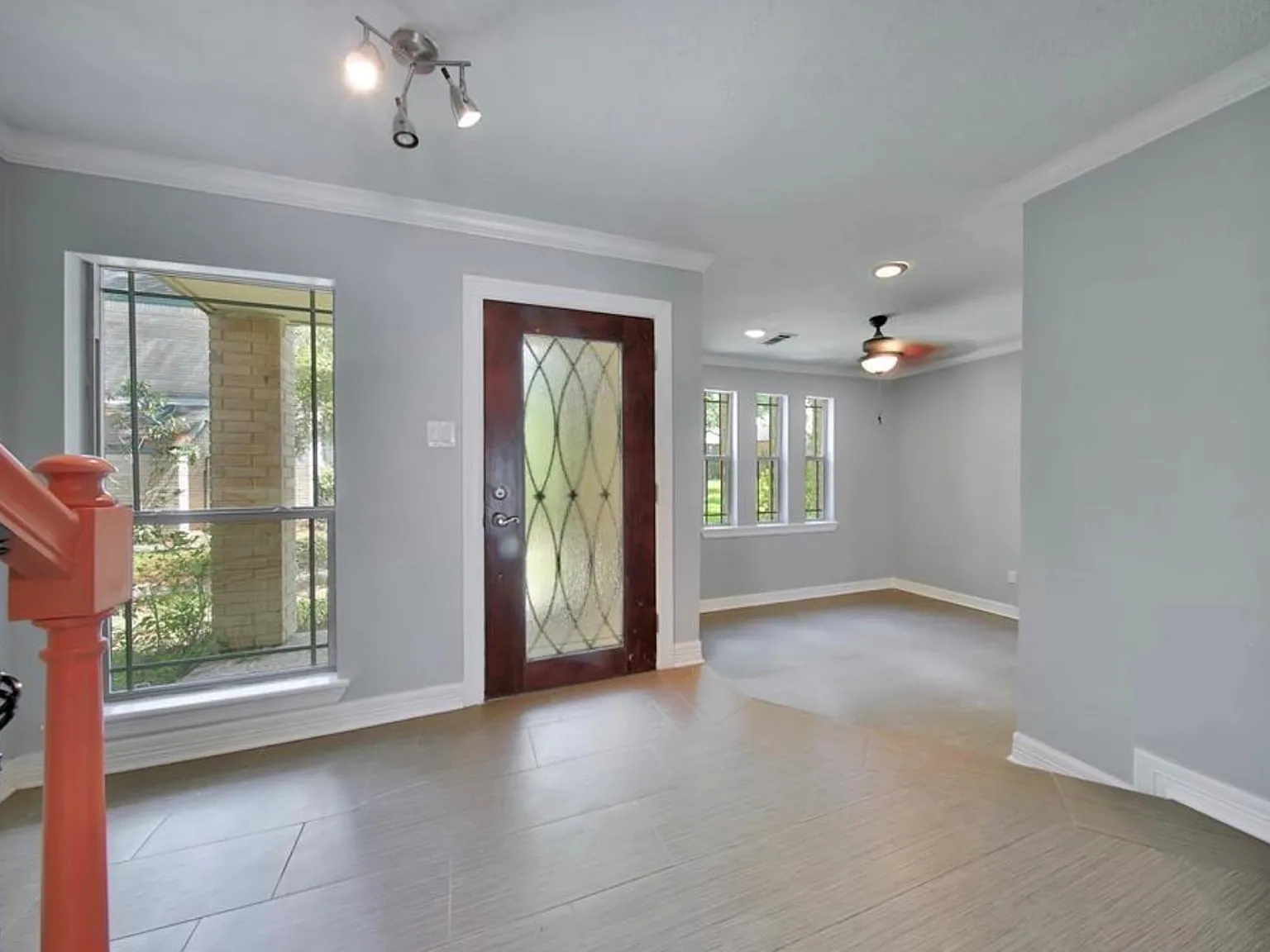 2 bed, 2.5 bath, 2056 sqft, $2,400 — Photo 4