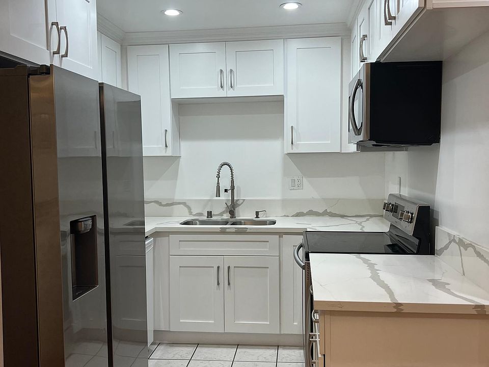 1st image of 5215 Balboa Blvd Unit 103