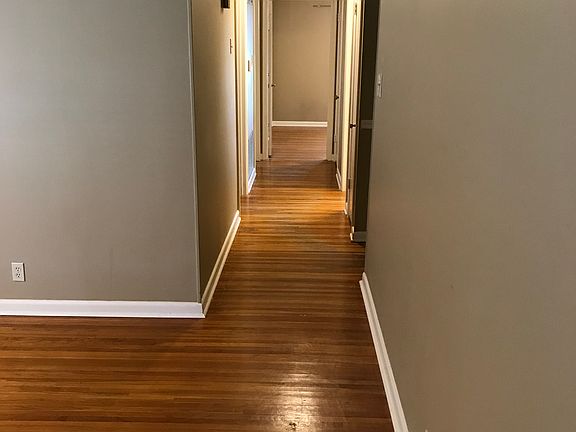 3rd image of 4601 Crestline Dr