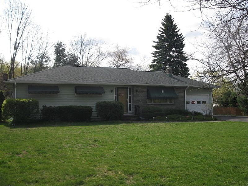 1st image of 10 Hawks Schoolhouse Rd