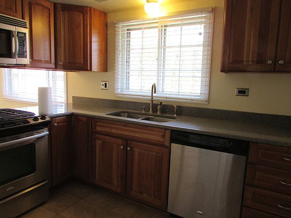 3rd image of 527 Grace Ln