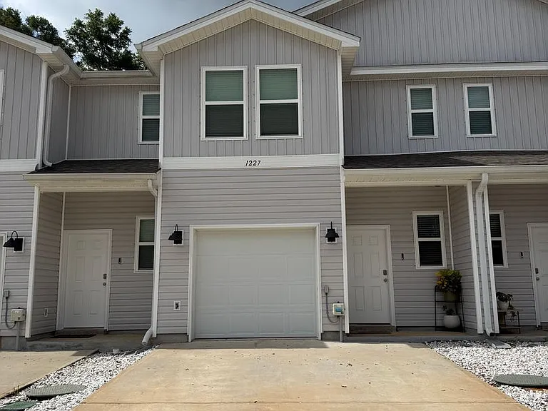 1227 Fairchild Village Dr — Photo 1