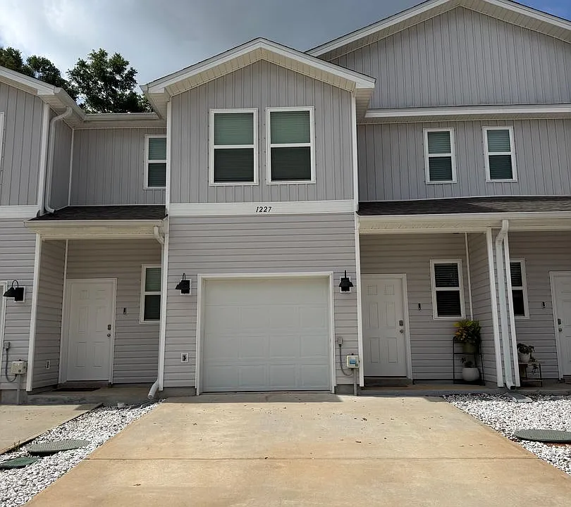 1227 Fairchild Village Dr