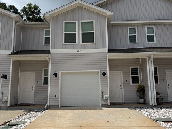1227 Fairchild Village Dr