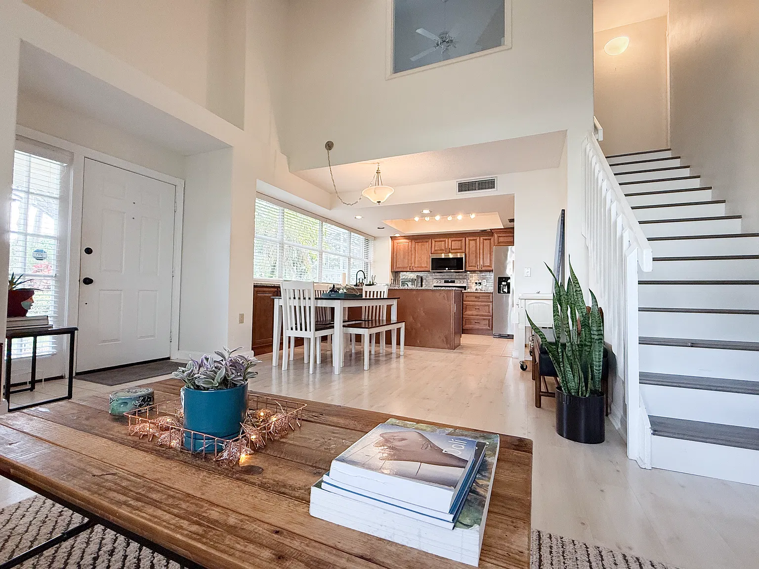 3 bed, 1342 sqft, $2,950 — Photo 2
