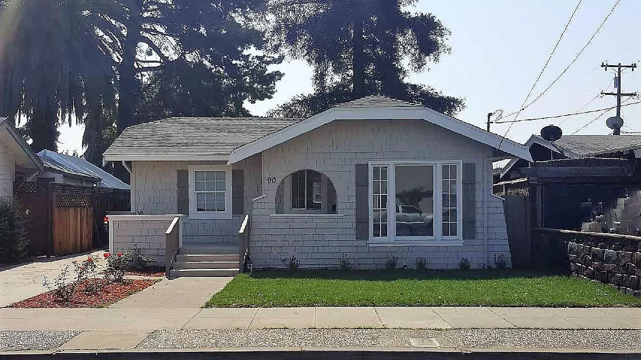 90 Goodyear St photo 1