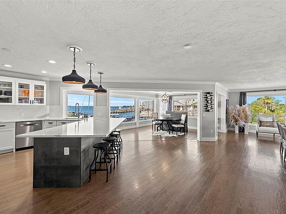 3rd image of 439 Causeway Blvd
