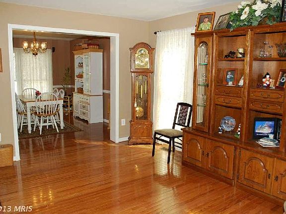 4th image of 8102 Oak Hollow Ct