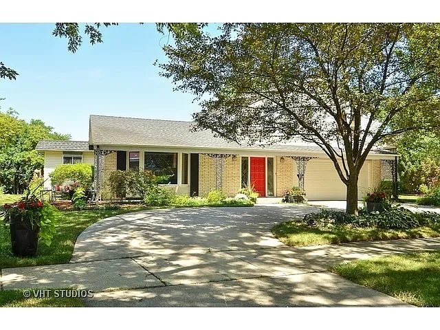 3122 Maple Leaf Dr photo 1