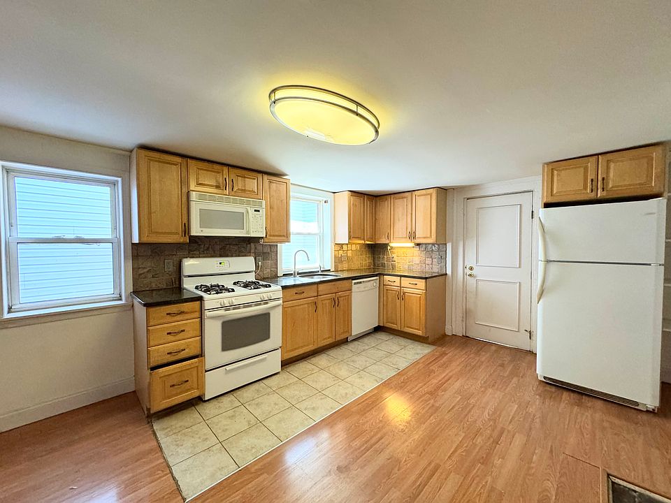 Kitchen, entrance