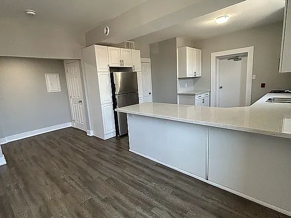 5th image of 9 Holton Ave N #3
