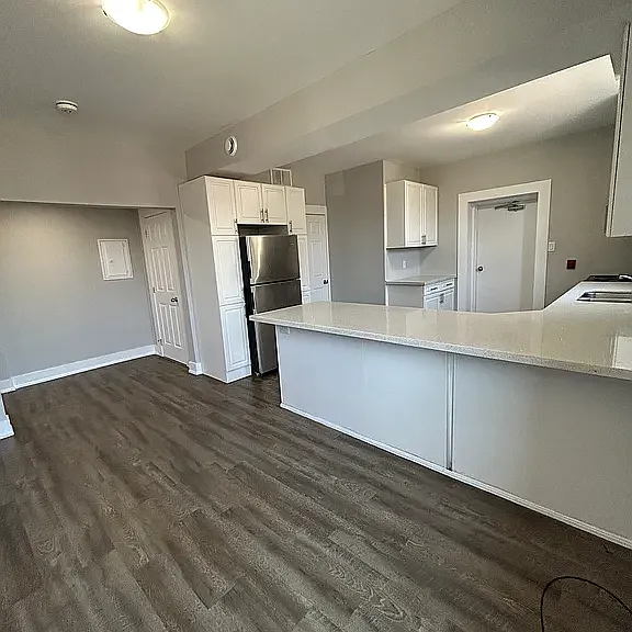 9 Holton Ave N #3 — Photo 5