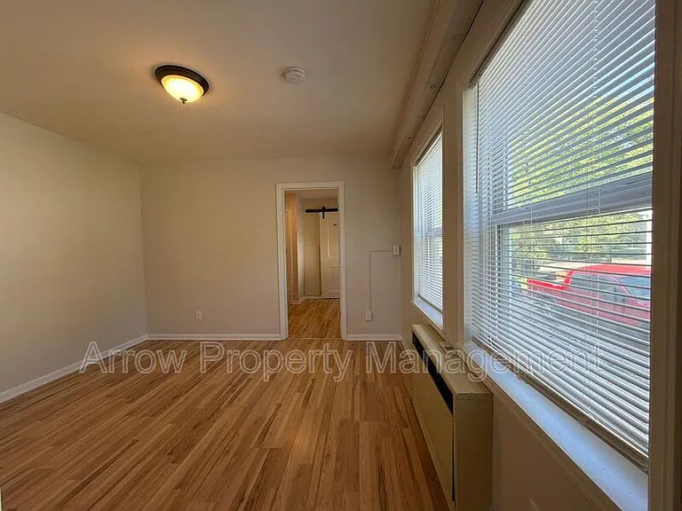 411 7th St #4 — Photo 2