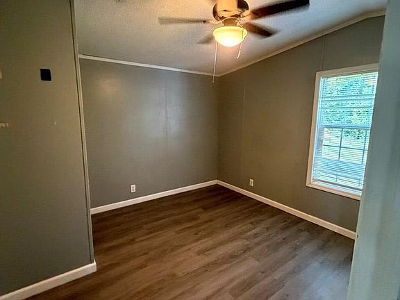 3rd image of 34 Hall Rd
