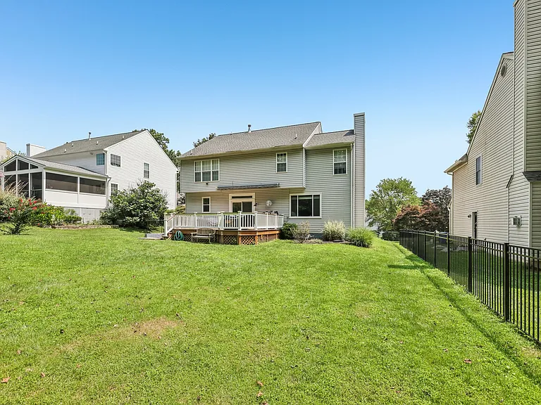 8647 Water Fall Dr — Photo 32