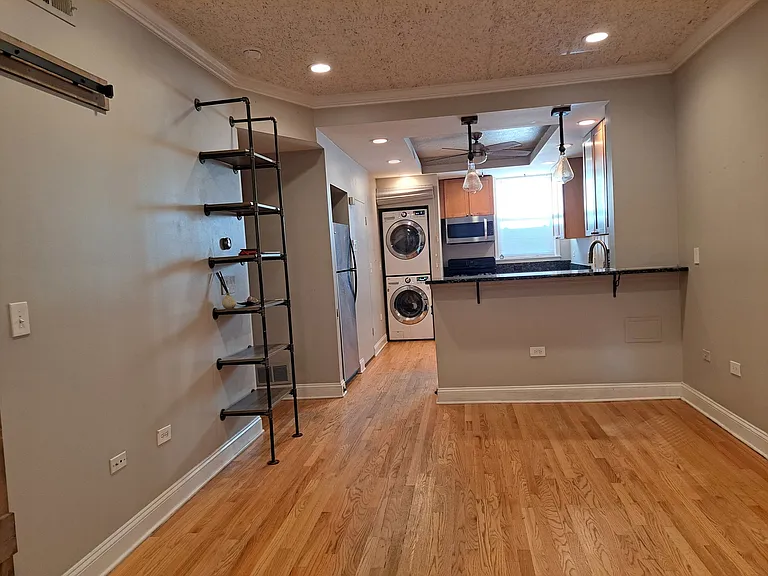 7062 N Wolcott Ave #G — Photo 2
