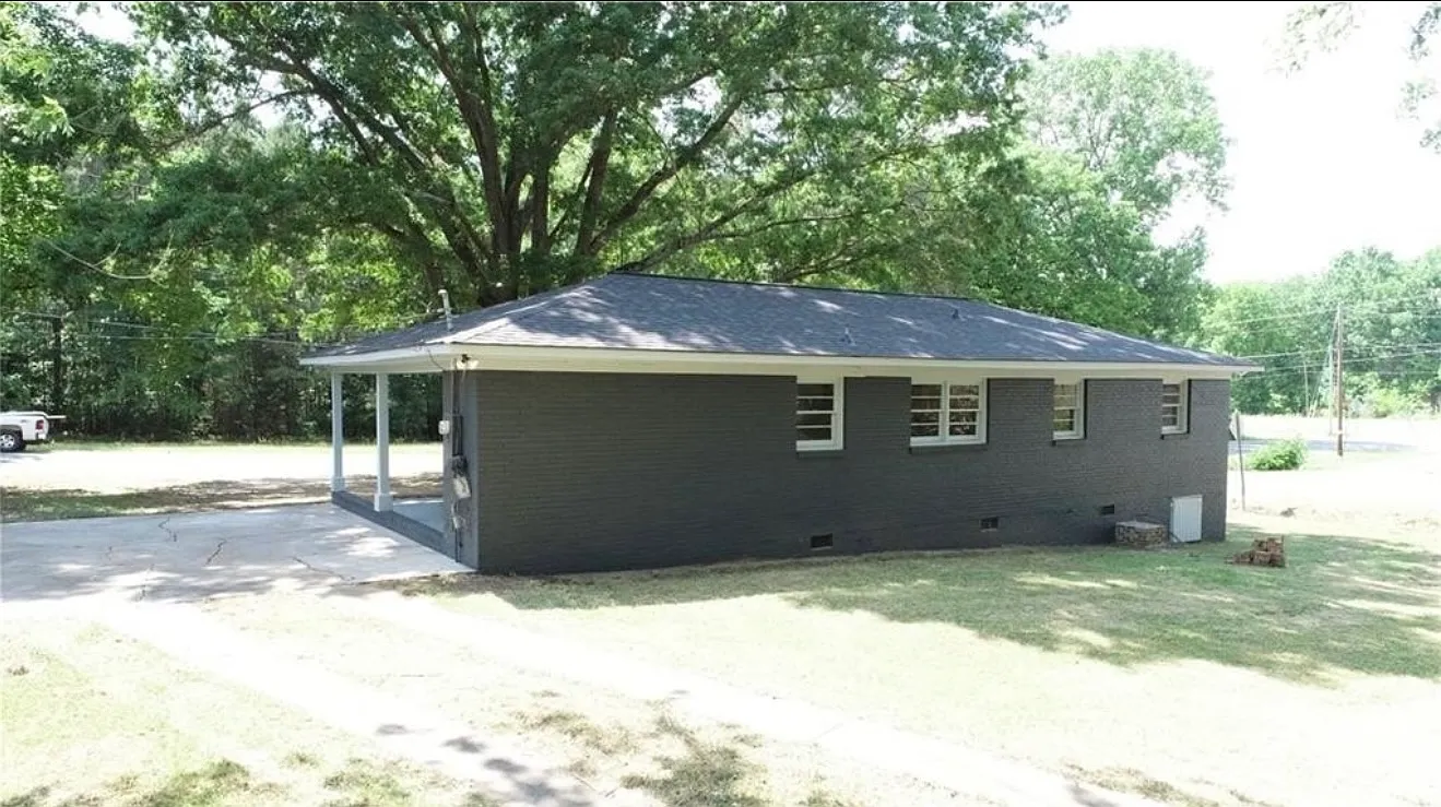 3 bed, 1000 sqft, $1,399 — Photo 2