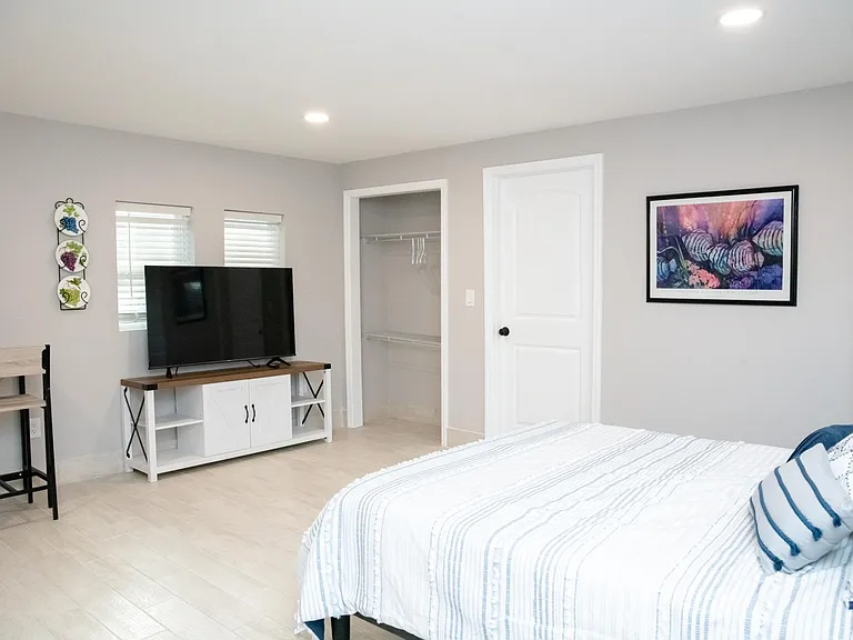 1212 E 59th St #1 — Photo 12