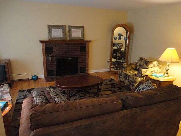 3rd image of 266 Lake Ave
