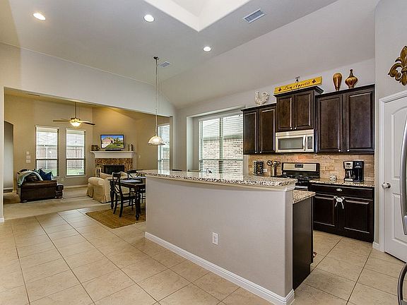 5th image of 912 Green Coral Dr