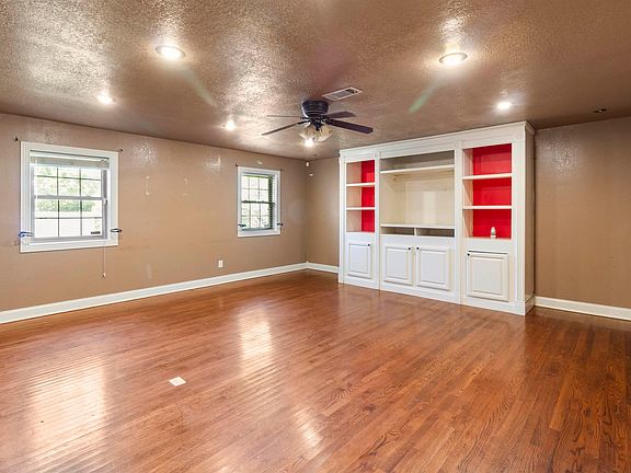 3rd image of 25 Pleasant St