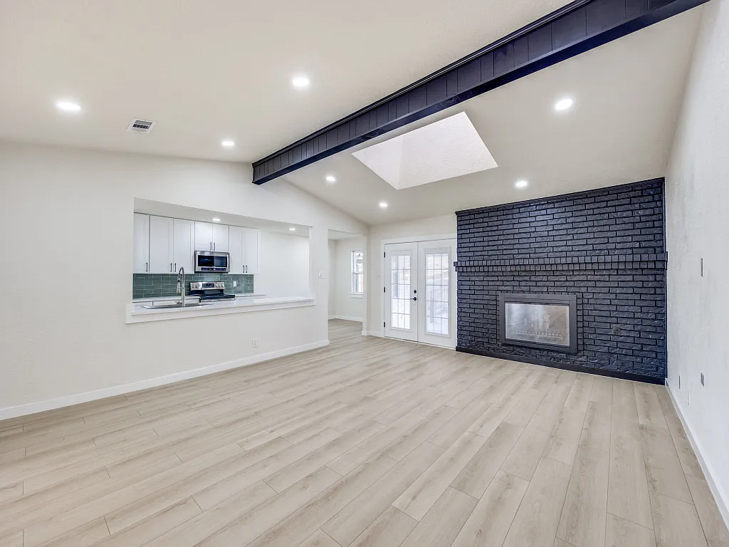 2409 Regal Rd — Photo 3