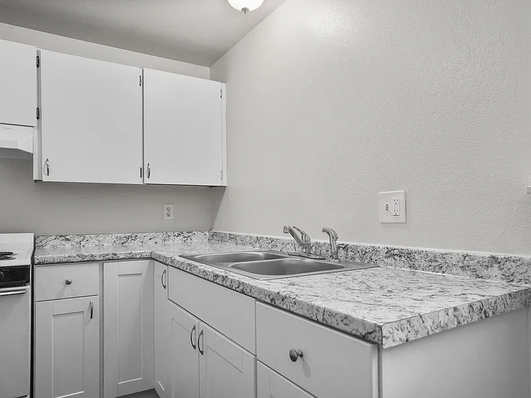 484-Parkway Apartments — Photo 7